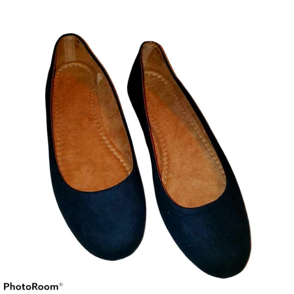 Old Navy ladies dark navy blue size 7 ballet flat.